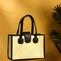 Сумка плетёная на застёжке из пандана 30х10х35 см, бежево-чёрный