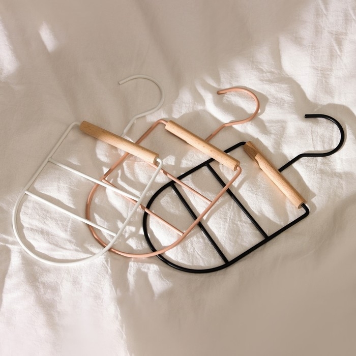 Вешалка для ремней и шарфов LaDо́m Laconique, 11,5&times;23&times;1,1 см, многоуровневая, цвет розовый