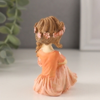 Сувенир полистоун "Девочка с пышной косой, с букетиком" персиковый 7х4,5х8,5 см