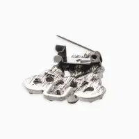 Зажим для кардигана "Ажур", бутоны, цвет светло-серый в черненом серебре