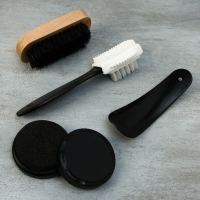 Подарочный набор дорожный для обуви &laquo;Настоящему мужчине&raquo;: щётка 2 шт, губка, лопатка