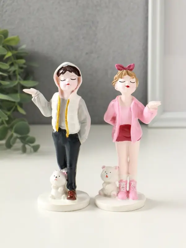 Сувенир полистоун "Подростки с мишками" набор 2 шт 5,2х6,5х14,5 см