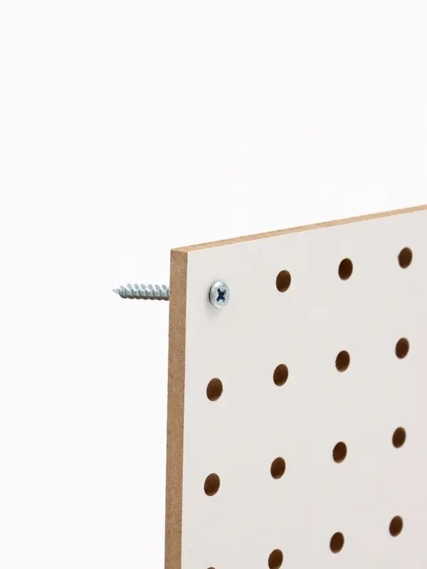 Настенная перфорированная панель ДСП односторонняя, 90&times;0.6&times;30 см, шаг 2.5 см, белая