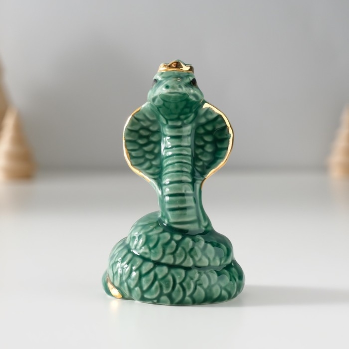 Сувенир керамика "Зелёная кобра в короне" с золотом 4х4,5х7,5 см