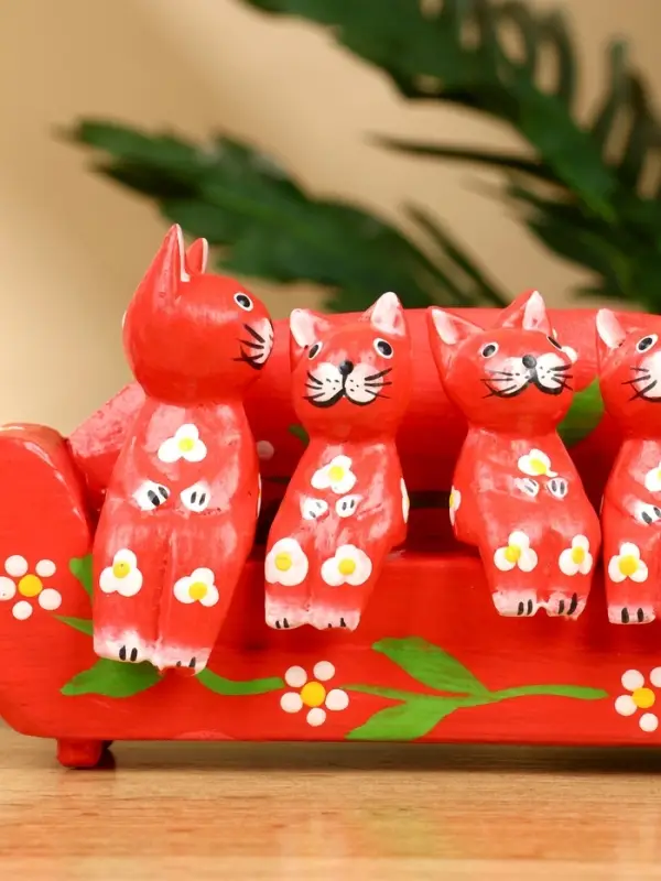 Сувенир "Кошачье семейство" дерево 20х5х10 см, цв. красный