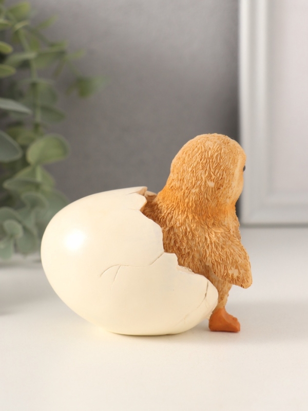 Сувенир полистоун "Цыплёночек в яичной скорлупке" 8х6х8 см