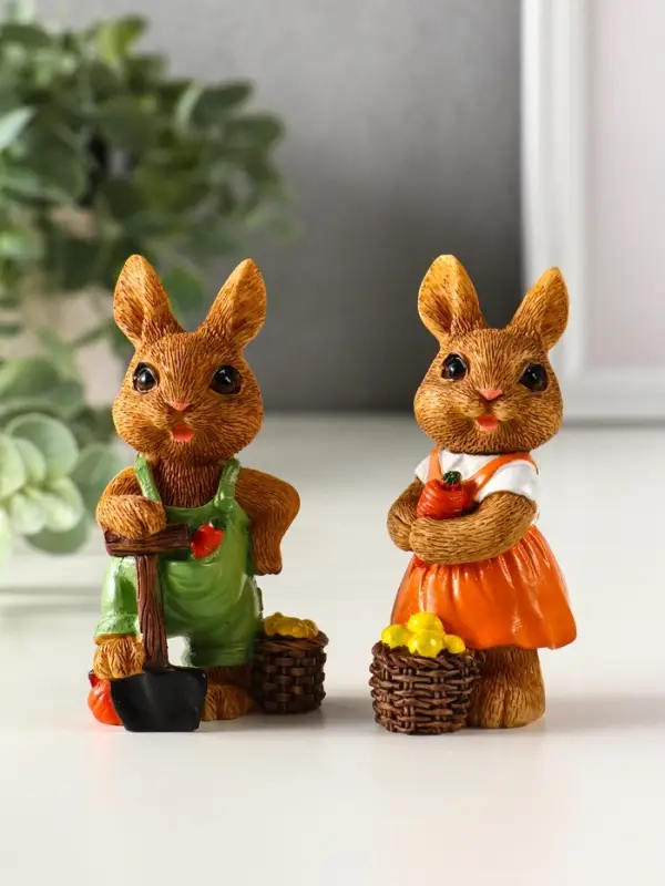 Сувенир полистоун "Зайчик-огородник с корзиной с урожаем" МИКС 4,8х3,2х9 см