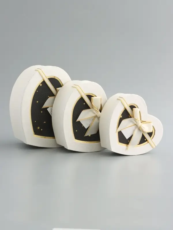 Набор коробок 3 в 1 сердца 22 х 20 х 9;  18.5 х 17 х 7.5; 16 х 14 х 6 см