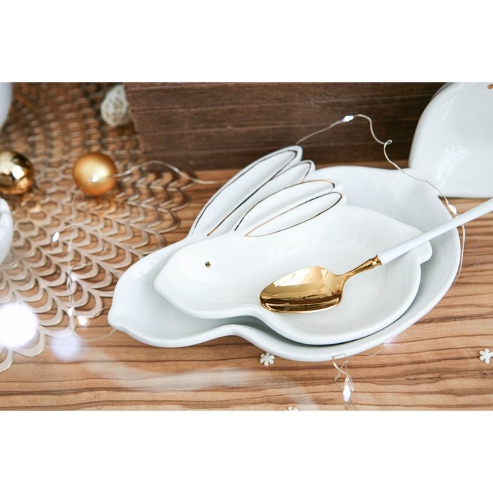 Блюдо Доляна &laquo;Зайка в золотом&raquo;, 15,5&times;11&times;2,5 см, цвет белый