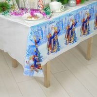 Cкатерть новогодняя &laquo;С Новым Годом!&raquo;, Дед мороз и Снегурочка , 182 х 137см.
