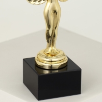 Наградная фигура &laquo;Ника с шаром&raquo;, подставка камень черная, 19 х 7 х 5 см