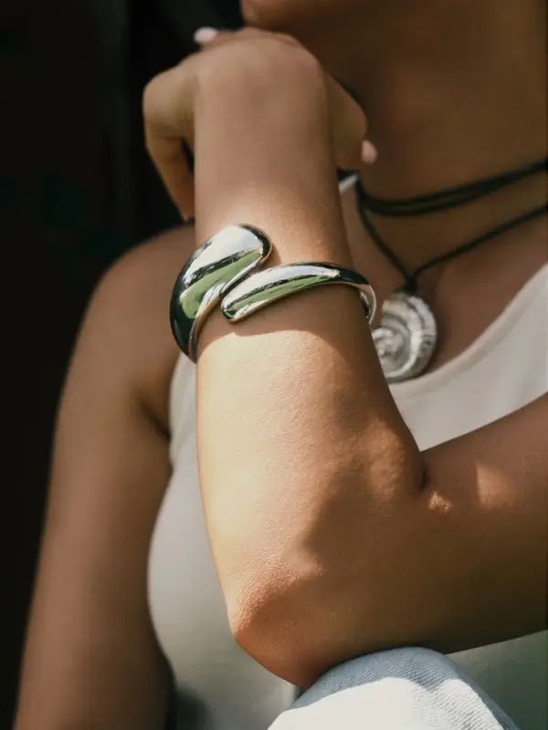 Браслет манжета &laquo;Капля&raquo;, цвет серебро