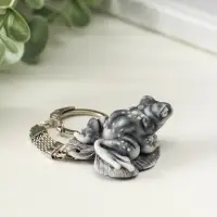 Брелок "Лягушка на листе маленькая" 2 см