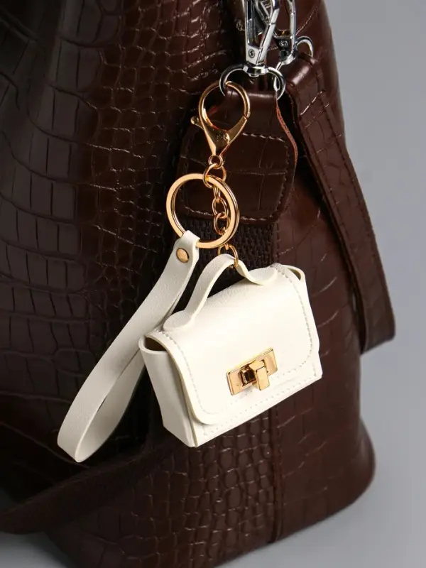 Брелок кожзам с карабином, с ремешком "Сумочка" белоснежный 6,2х2,5х7 см