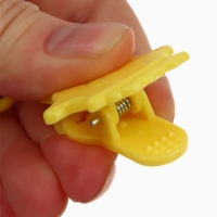 Пустышка классическая, с держателем, +0мес., цвет зеленый/желтый