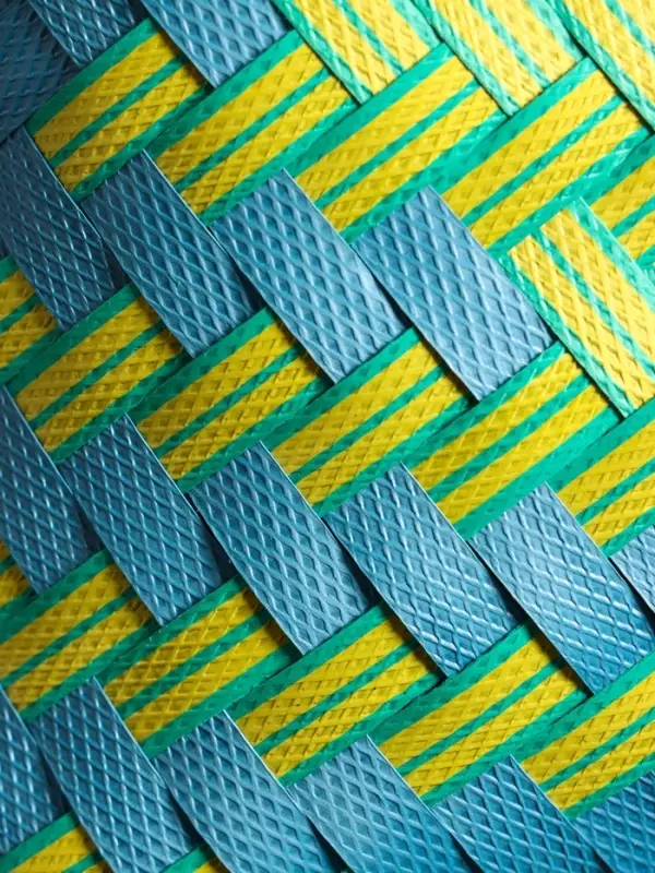 Сумка плетёная пластиковая 30х10х33 см, цв. сине-жёлтый