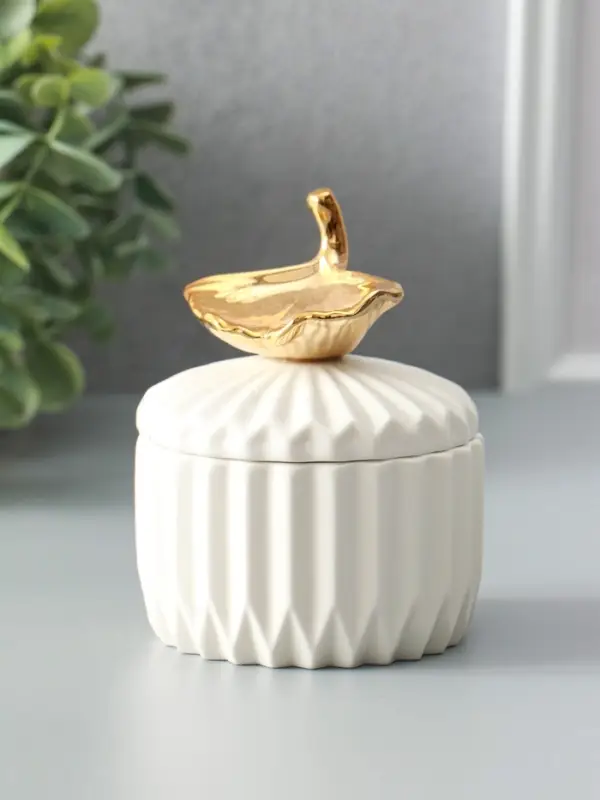 Шкатулка керамика "Золотой лист Гинкго" белая 8х8х10 см