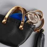 Брелок кожзам с карабином, с кистью "Сумка тоут" чёрная 6,5х3х7 см