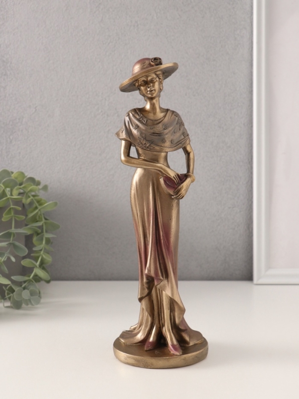 Сувенир полистоун "Леди в шляпке с накидкой на плечах" 8,5х8х26,5 см