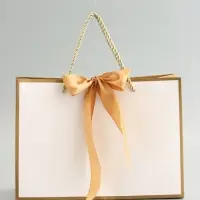 Пакет подарочный, белый, с бантом, 28 х 20 х 10 см