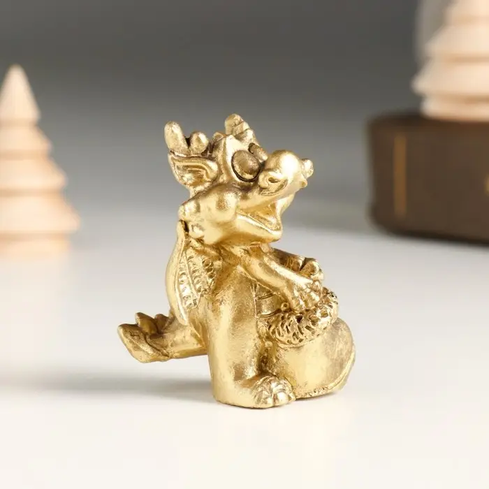Фигурка полистоун &laquo;Бронзовый дракоша с подарками&raquo;, 4&times;3&times;5 см, МИКС