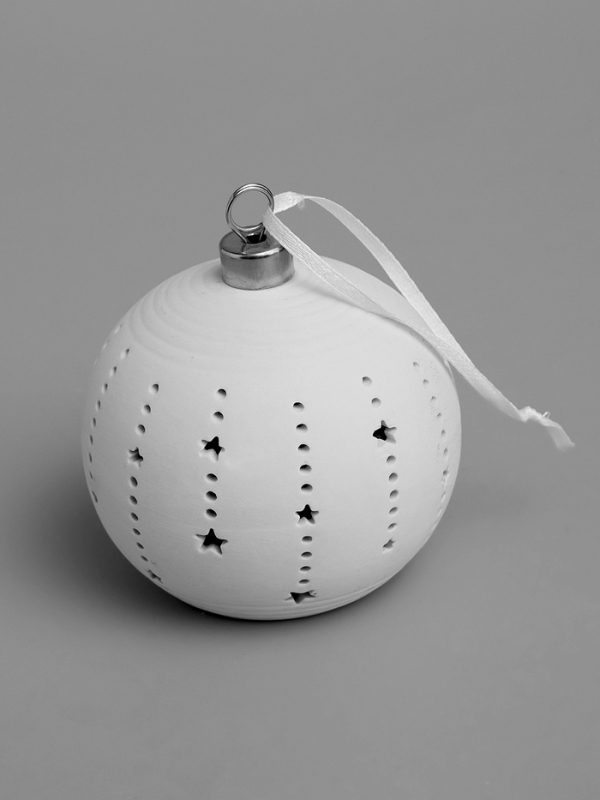 Елочный шар "Звезды" 9х9х9.8 см, 1 LED, LR44x3(в компл.), свечение тёплое белое