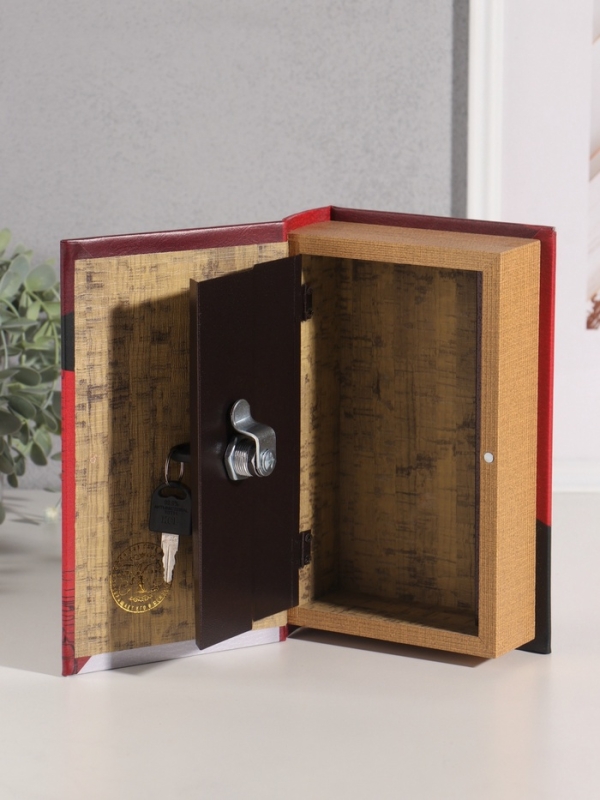 Сейф-книга дерево кожзам "Фёдор Достоевский. Преступление и наказание" тиснение 21х13х5 см   1055335