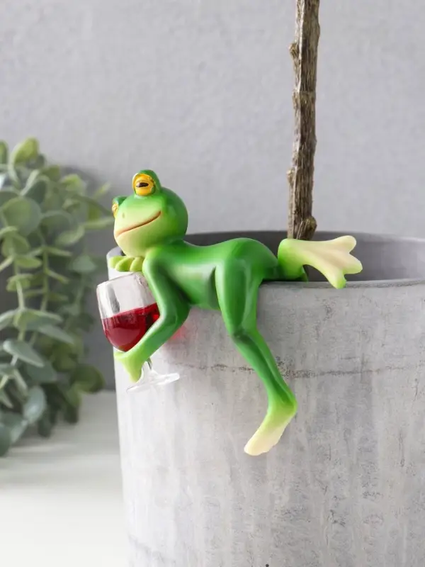 Сувенир полистоун "Лягуха с бокалом - расслабляемся" 9,5х4,5х7,5 см