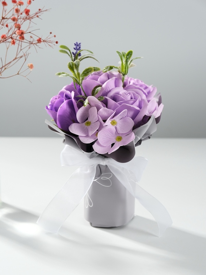 Букет из мыльных лепестков "Розы и флоксы в подарочной упаковке" сиреневый 12,5х12,5х20,5 см   10667