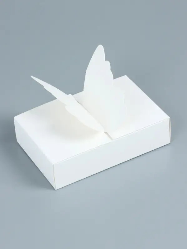 Коробка для 6 конфет бабочка, 12.6&times;8.3&times;4 см