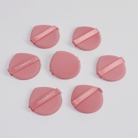 Спонжи для макияжа &laquo;STRAWBERRY&raquo;, набор - 7 шт, d = 5,5 см, с держателем, в футляре, цвет розовый