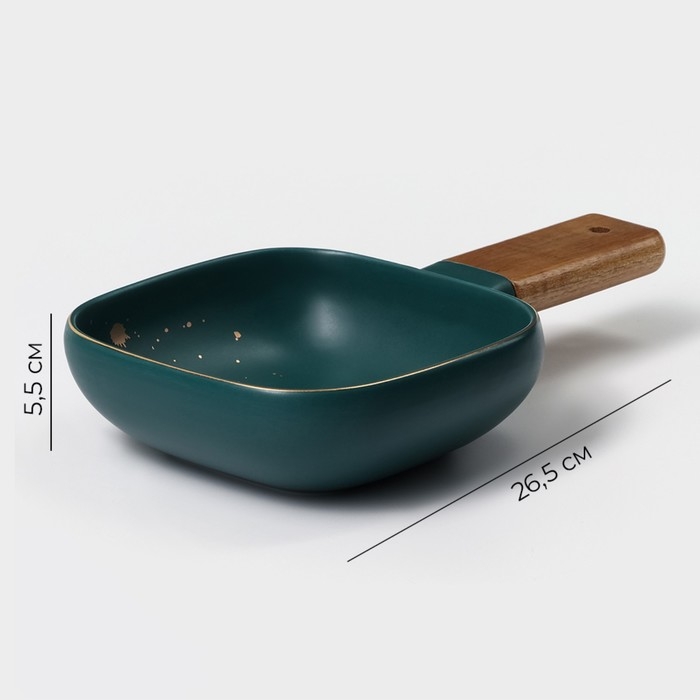 Блюдо фарфоровое для подачи с деревянной ручкой Magistro, 15&times;15 см, цвет зелёный