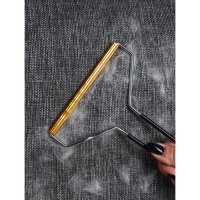 Скребок для чистки одежды, ковров, мебели Доляна, 18&times;12,5 см, ПВХ ручка