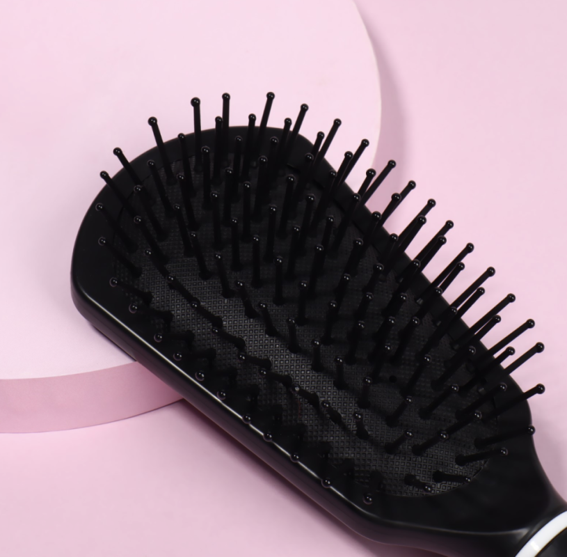Расчёска массажная, 6,5 &times; 24 см, цвет чёрный/белый