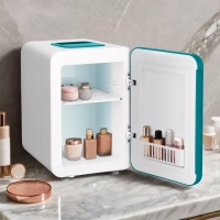 Холодильник для косметики КТ-4104 мини-холодильник - 4 л