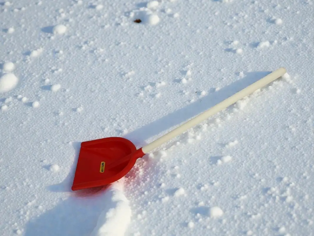 Лопата деревянный черенок детская