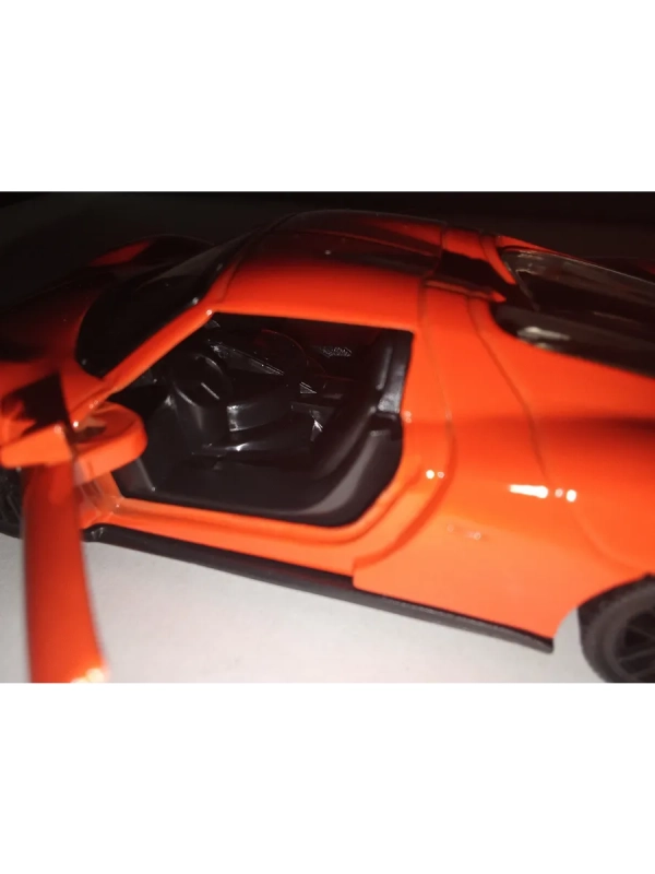 Машина игрушка спортивная