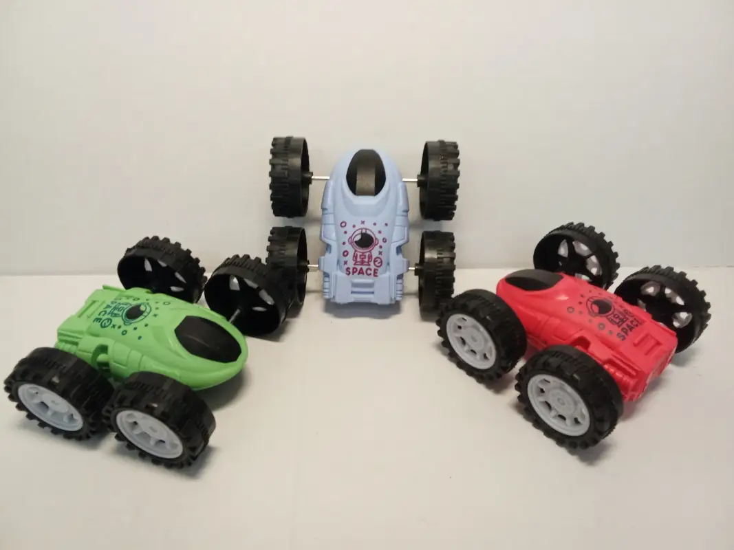 Инерционная машинка-перевертыш цвет в асс.