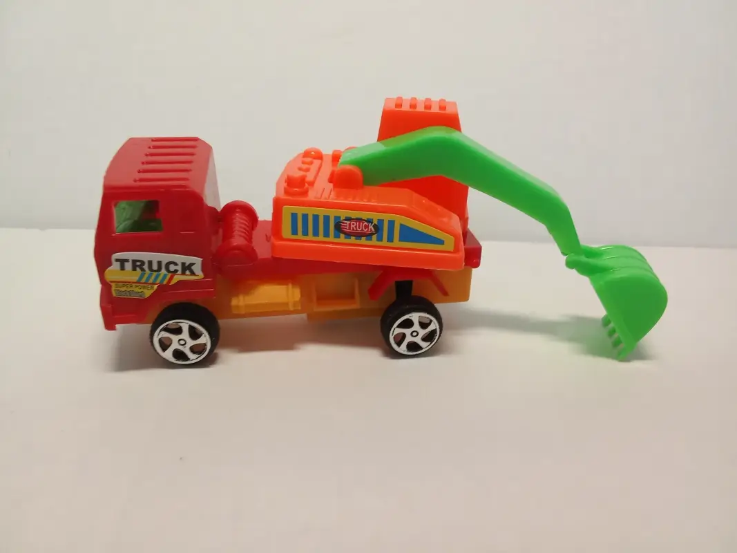 Инерционный экскаватор с ковшом