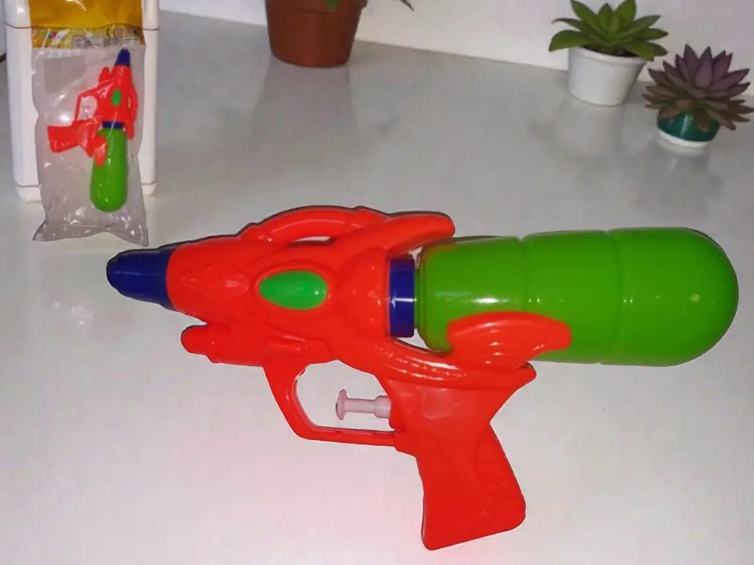 Водяной пистолет 21 см. с одним баллоном