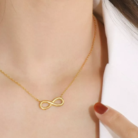 Золотое ожерелье с подвеской бесконечности