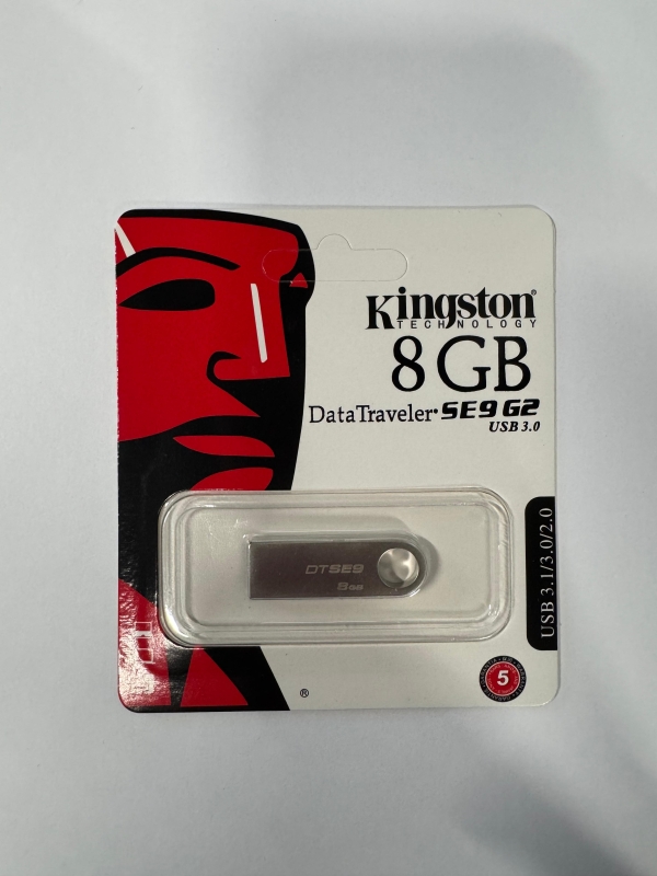 USB Флеш-накопитель 8 ГБ серебристый