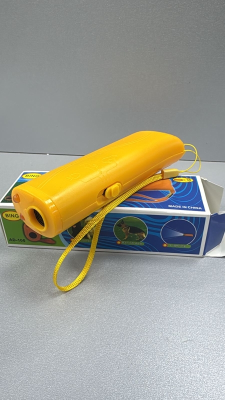 Ультразвуковой отпугиватель собак с функцией тренировки и фонариком (цвет в ассортименте)