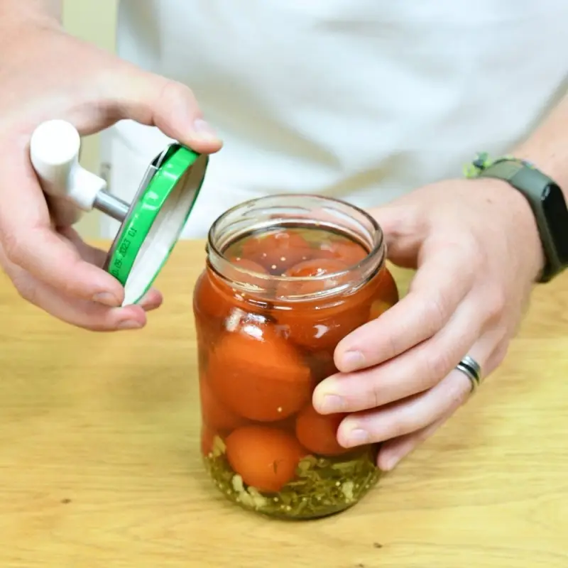 Открывалка для банок с винтовыми крышками