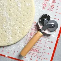 Пиццерезка тесторезка Ретро