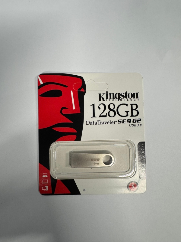 USB Флеш-накопитель 128 ГБ серебристый