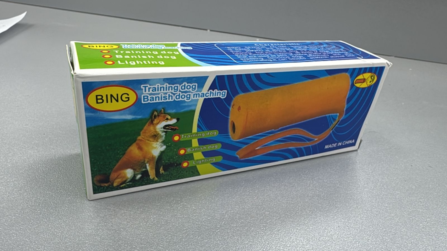 Ультразвуковой отпугиватель собак с функцией тренировки и фонариком (цвет в ассортименте)