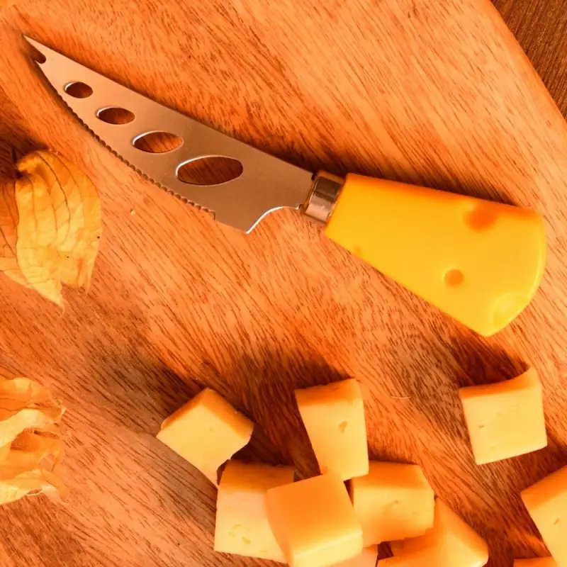 Нож для мягкого сыра Сырный ломтик