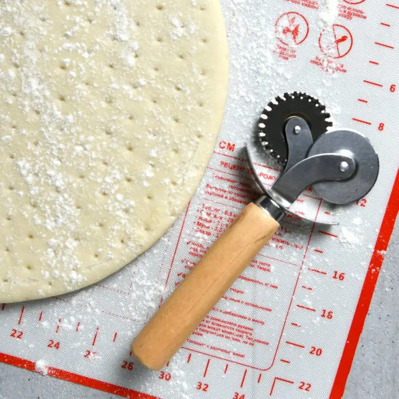 Пиццерезка тесторезка Ретро