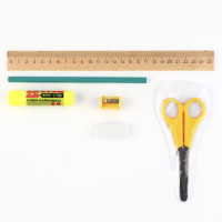 Набор первоклассника в папке 13 предметов &laquo;1 сентября: Новых знаний! Зверята&raquo;